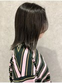 暗めグレージュ