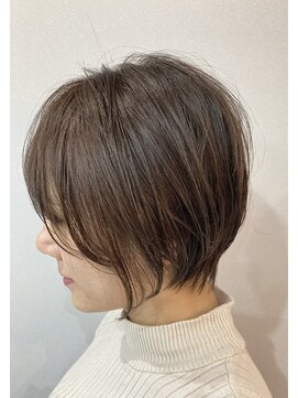 ユニ (UNI) 丸みくびれショート