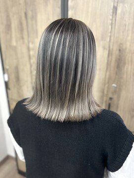 ヴィフ 大船(VIF) バレイヤージュ/グレージュ/アッシュ/切りっぱなしボブ/大船駅