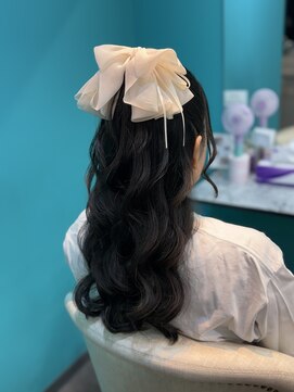 リエラ 新宿(RIERA) 高めシンプルハーフアップ