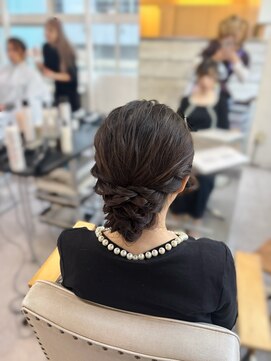 ヘアー アレス(hair ales) シニヨン