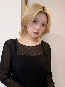 ヨロ 小岩(YOLO) ハイライトカラーミルクティーベージュケアブリーチボブ