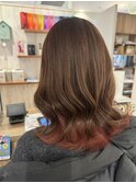 インナーカラーピンク似合わせカットミディアム