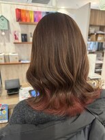 サリュー バイ イザ(Salut by IZA)&nbsp;インナーカラーピンク似合わせカットミディアム