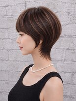 フラッグ バイ ヘッドライト 名古屋金山店(FLAG by HEADLIGHT)&nbsp;韓国風レイヤー/外ハネくびれ/ミディアムレイヤー/ぱっつん前髪