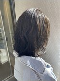 《tomi》外ハネミディアムボブ×ダークオリーブベージュ