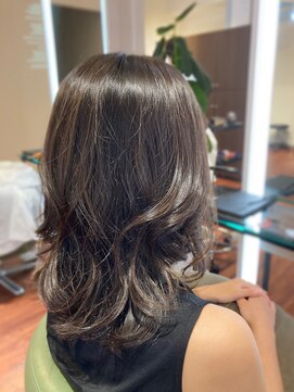 リリ(Re:Re:) 抜け感セミロング