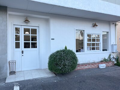 シンプルなデザインのお店です。