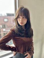 サクラ オモテサンドウ(SAKURA)&nbsp;表参道｜くびれミディ×流し前髪レイヤー