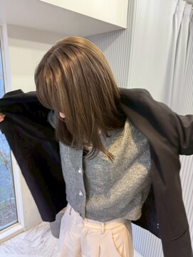 ロマリア(Lomalia) 乾かすだけでキマる髪/馴染むハイトーングレージュ