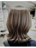 オリーブベージュ×ハイライト