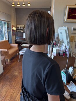 新しい髪型に挑戦したいお客様に抜け感のあるお洒落なカラーを提案