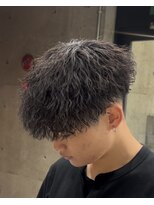 イーラ アメ村店(era)&nbsp;ツイストスパイラル　ツイストスパイラル眉カットメンズパーマ