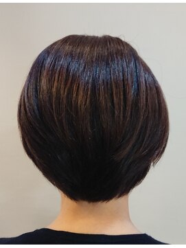 ブーフーウー(BOO-FOO-WOO) 【40代】気になる分け目カバー×王道ボブ