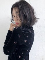 ルティア(Lutia)&nbsp;黒髪風ブルーブラック 外ハネミディ