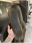 オリーブグレージュ
