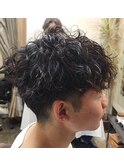爽やかスペインカールスパイラルパーマフェードツーブロック