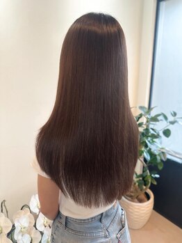 パサつきにお悩みの方へ◇ナチュラルなストレートで若々しい印象へ！見た目も手触りも柔らかい艶髪に♪