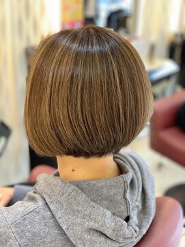 クオリス 赤塚店(QUALIS) 30代40代/大人かわいい/ハイライト/小顔/前下がり/ボブ