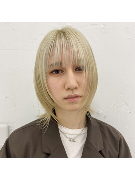 クク(QUQU) ホワイトブロンドとレイヤー