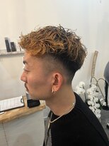 レポ(LEPO)&nbsp;フェードカット＝波巻きパーマ