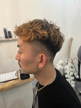 レポ(LEPO) フェードカット＝波巻きパーマ