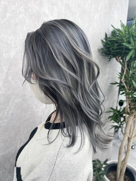 アルドーレフィエロ シンサイバシ(Ardore fiero shinsaibashi) シャドウルーツバレイヤージュ