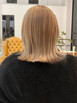 アンジェリカ(Angelica)&nbsp;ブリーチ/ベージュ×外はねボブ