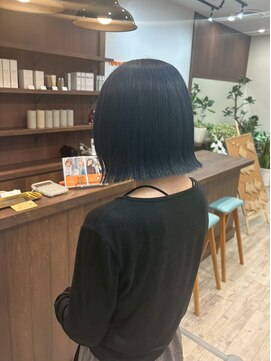 ニュースエン(newseN:) 切りっぱなしボブ/ダークブルー/ブリーチ/ダブルカラー/万代