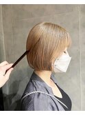 ベージュ×ボブ