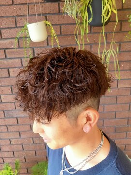 りんごの木セントラル(Central) ツイストスパイラルパーマ波巻きパーマ刈り上げツーブロック20代