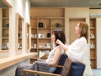 ブラン(B l a n c)の写真/【ダメージレス×自然な仕上がり】大人女性の魅力を最大限引き出すカラーで貴方らしさを輝かせる髪に♪