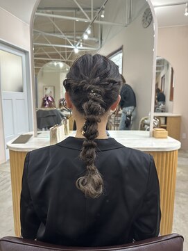 キュオンシア(CUEON. ciea) お呼ばれヘア×編みおろしヘア