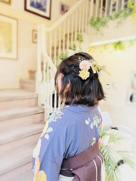 美容室 ティンカーベル 外ハネハーフアップ