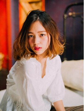 エマージュ 池袋東口店(Emerge) バレイヤージュでつくるグラデーションカラー