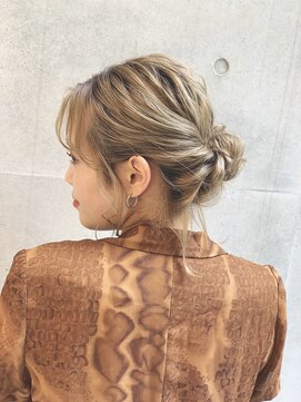 ディア(.eer) *＊ ミディアム三つ編みシニヨンスタイル ＊*