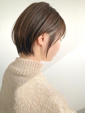 ヨム(YOMU) 横顔美人ショート