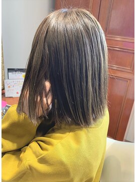 ビーハイブ 一番町店 アヴェダ(BEHIVE) カーキベージュ×切りっぱなしボブ