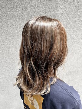 オーストヘアーリズ(Aust hair Liz) ミディアム*ハイライト