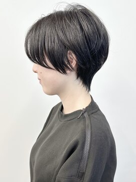 モリオ(morio) =前下がりショート耳かけショートくびれショート前髪30代40代