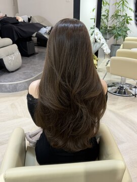 イリス 銀座(IrIs) 上品に揺れるアッシュグレージュ/ハイレイヤーロング