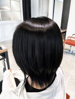 シオ 流山おおたかの森(Sio)&nbsp;艶感ブラックで魅せる上品ショートウルフ
