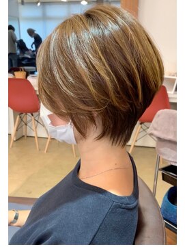 フロート 小阪店(float) 大人ショート_エアリーミディ 黒髪 ホワイトアッシュ