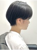 長持ちショート×ネイビーブラック×秋冬スタイル