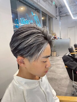メンズサロン キング 梅田店(Men’s salon K!ng) ホワイトメッシュ/ツイスト/ツイスパ/パーマ/メンズ/眉毛