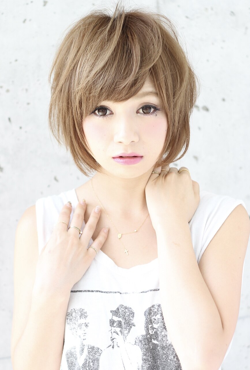 黒髪オリーブグレー小顔ココアベージュショートボブ：L259932748
