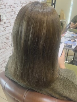 エミュ 中央駅店(eMu) 【赤み消し】オリーブベージュ.*