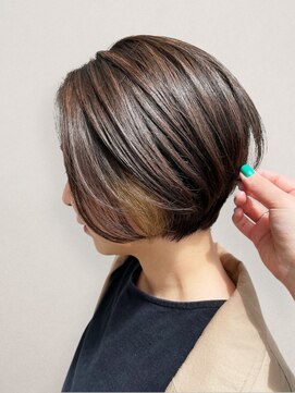 マム(hair dresser's Mum) 30代40代50代大人可愛いシークレットハイライト艶髪ショート