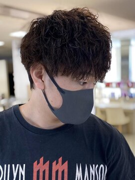 シャルムバイケンジ(Charm.by KENJE) メンズパーマ波巻きツイストスパイラル刈り上げセンターパート