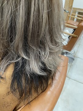 ノーム 横浜(NORM) ケアブリーチ黒インナーホワイトベージュ